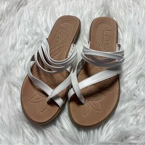 boc Women's White and Brown Sandals